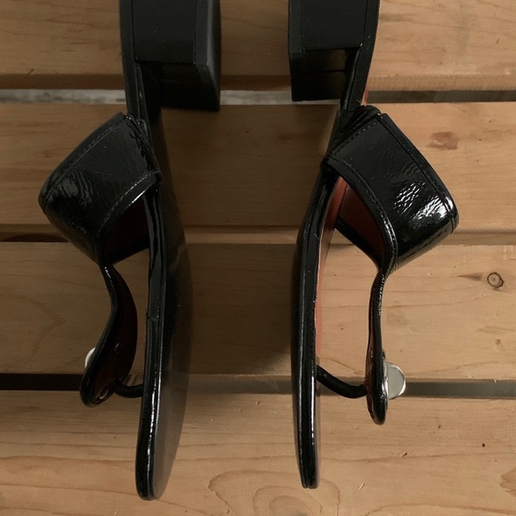 Marc Jacobs black patent leather sandals. In new condition. Size 6-6 1/2. - Picture 3 of 10
